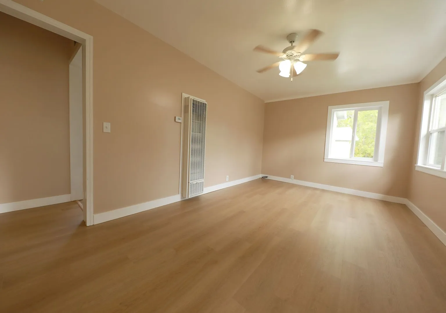 2069 Holly St — Photo 3