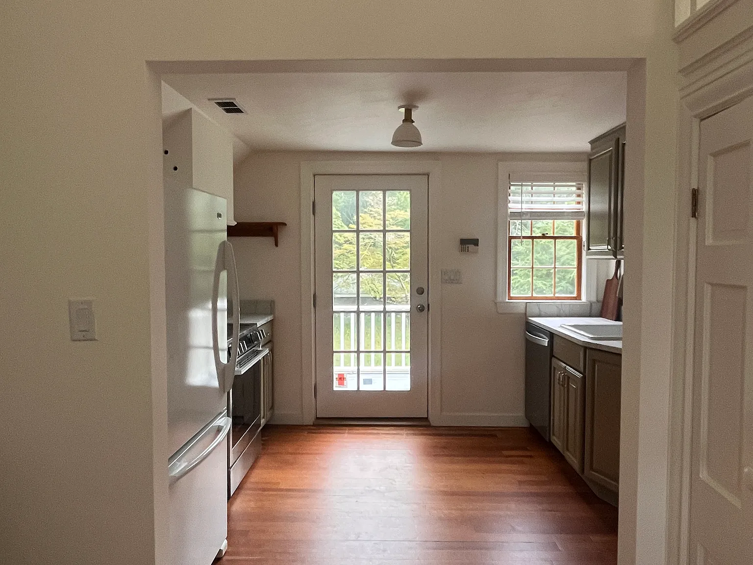Studio, 700 sqft, $2,200 — Photo 2