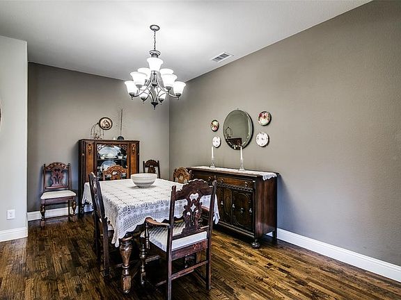 4th image of 1115 Kinsler Dr