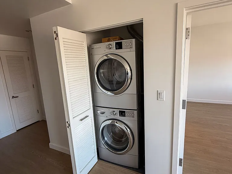 260 King St #445 — Photo 12