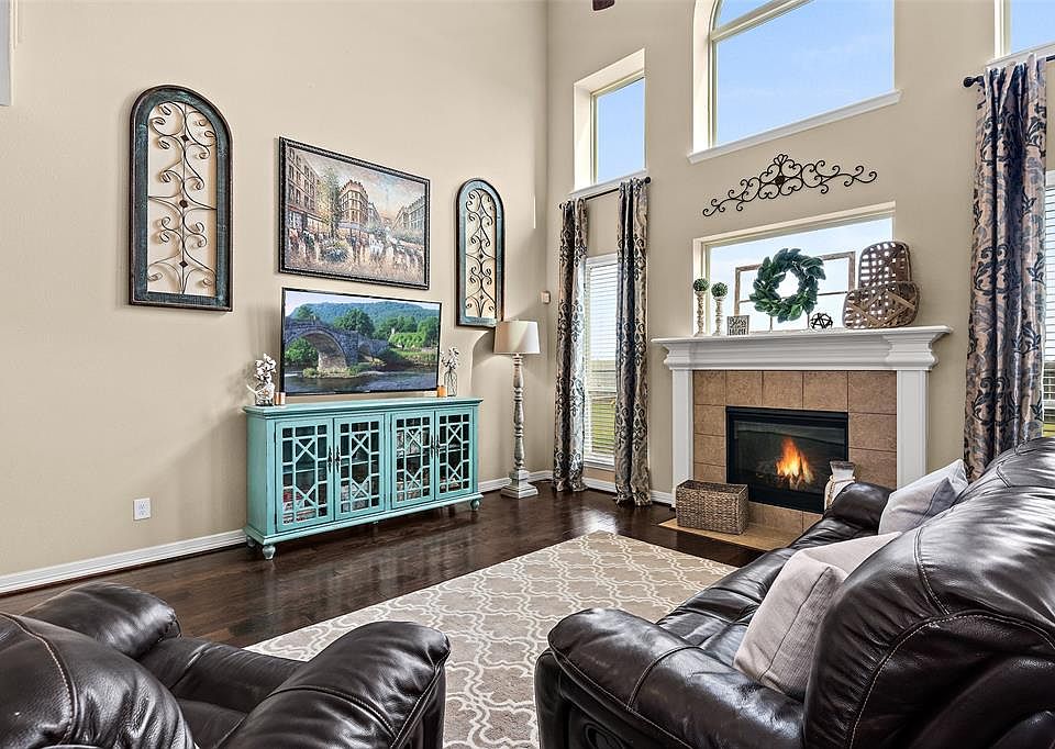 1st image of 31718 Sydney Creek Dr