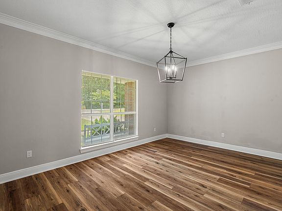 4th image of 72 Wind Ridge Ln