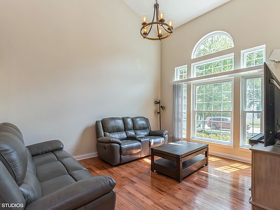 4th image of 407 Cambridge Dr