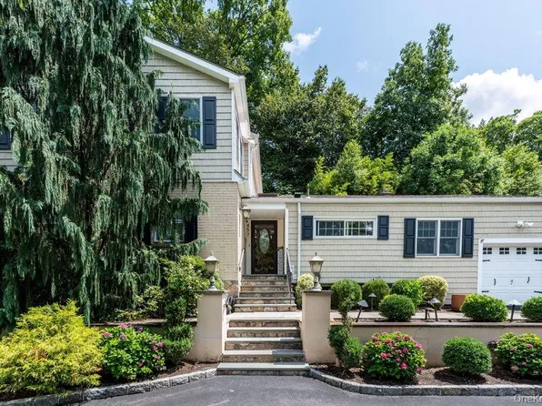 457 Pinebrook Boulevard, New Rochelle, NY 10804