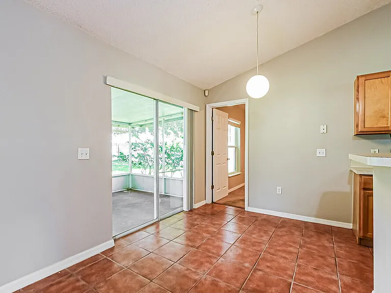 1324 Montheath Cir — Photo 5
