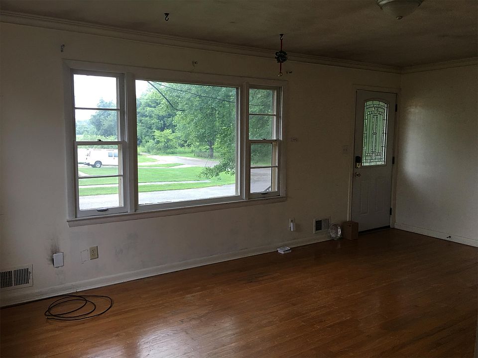 2nd image of 3304 Bowie Dr
