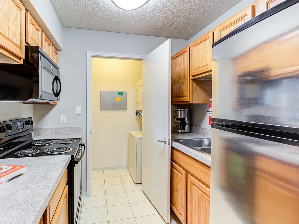 The Lakes of Schaumburg Apartment Homes 801 Belinder Ln Schaumburg IL