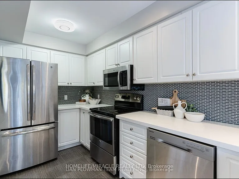3 Teddington Cres — Photo 8