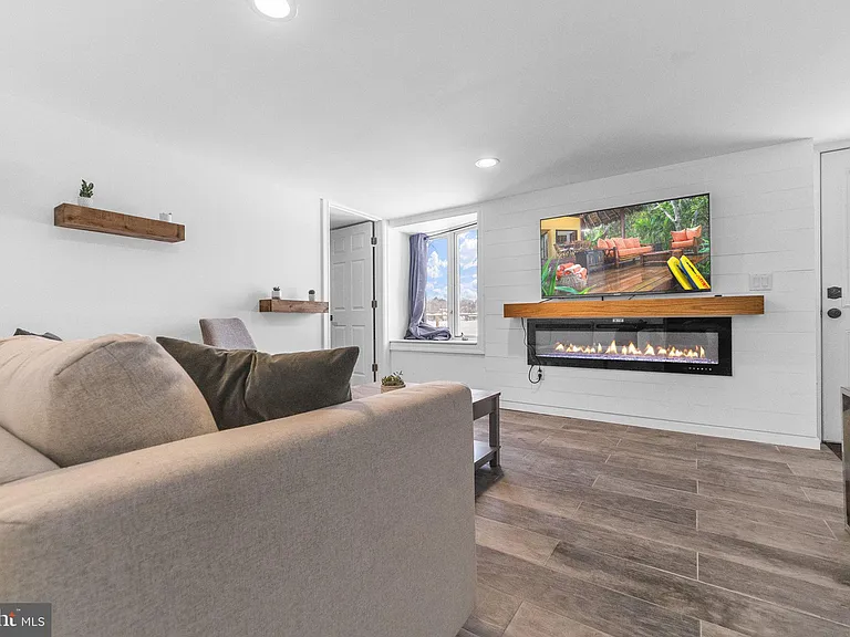 191 Lakeshore Dr — Photo 16
