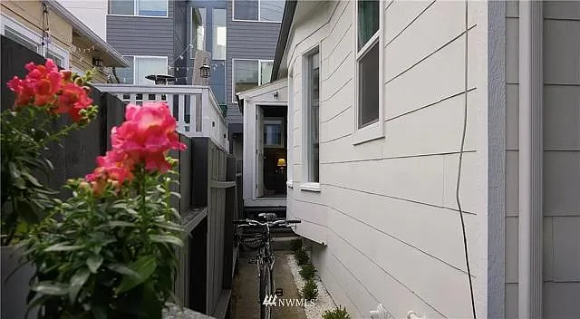 4 bed, 2.5 bath, 1600 sqft, $4,000 — Photo 3