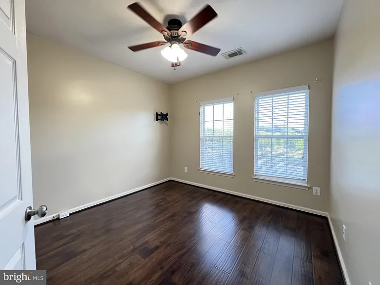 2153 Potomac Club Pkwy — Photo 11