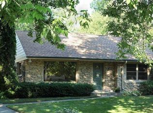 7129 N Longacre Rd, Fox Pt, WI 53217