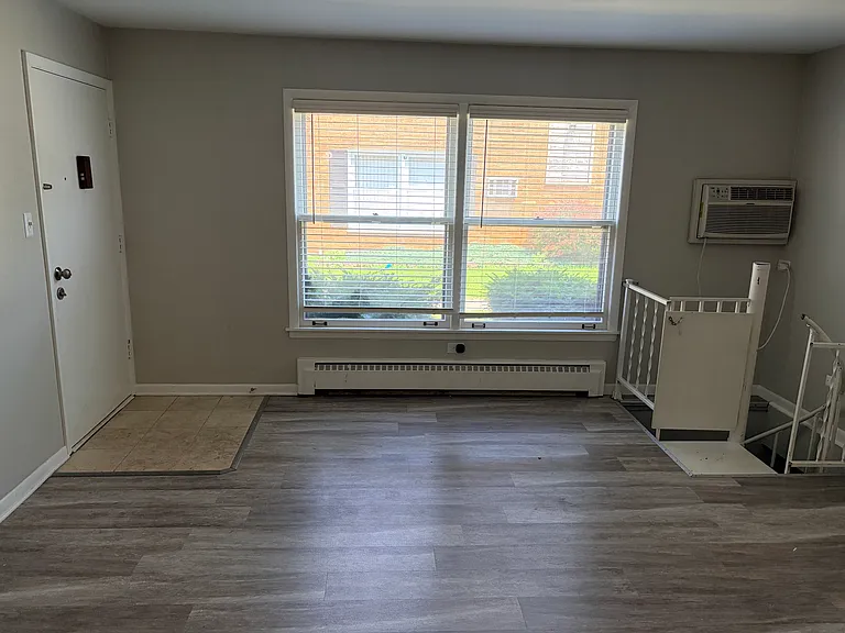 18526 Wildwood Ave #1E — Photo 2