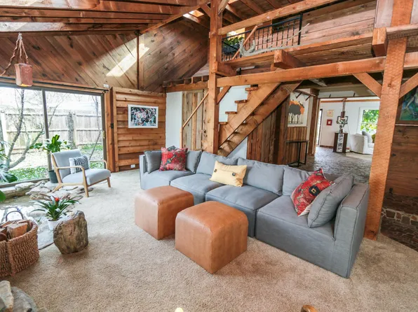 345 Topsfield Rd, Columbus, OH 43228