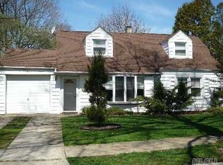 1340 Harry Ln, Merrick, NY 11566