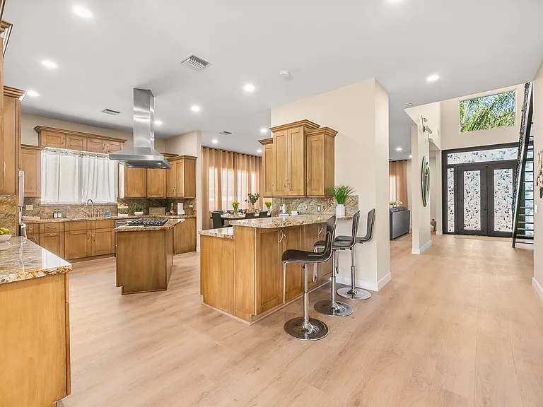 6635 Ben Ave — Photo 14