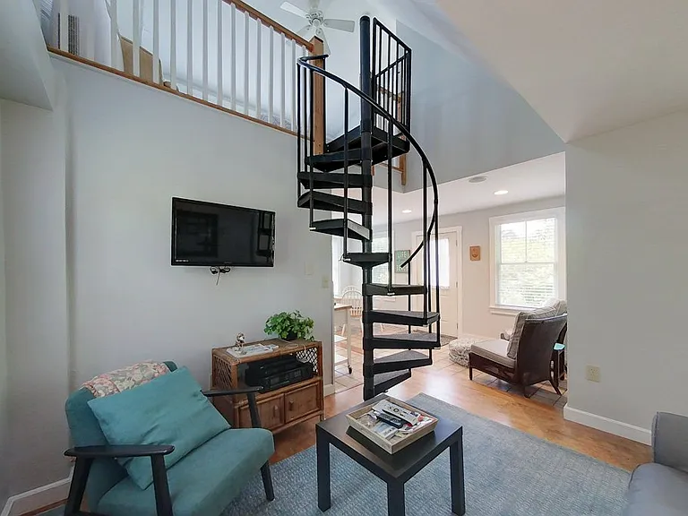 25 Warren Ave — Photo 3