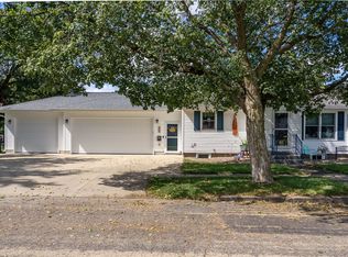 523 12th Ave, De Witt, IA 52742