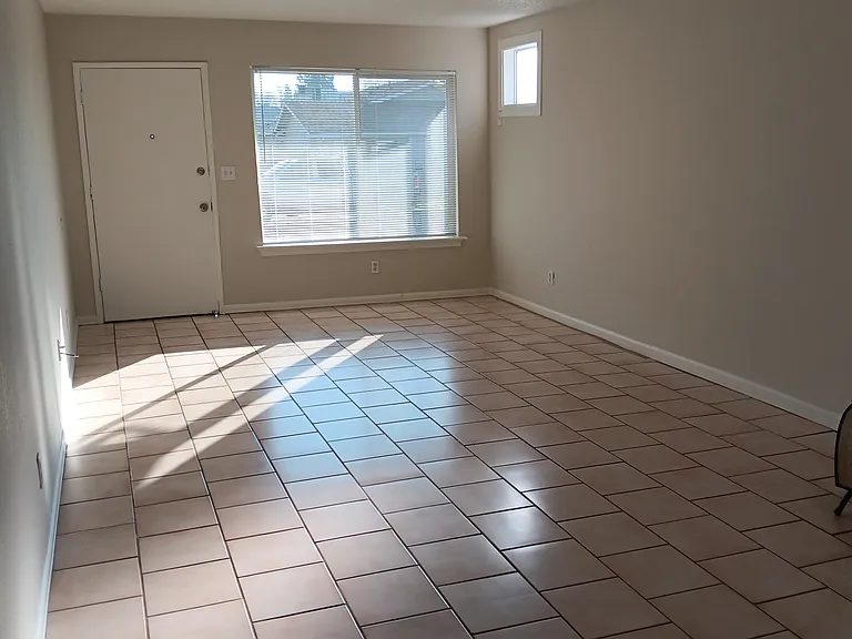 7039 Amsterdam Ave — Photo 2