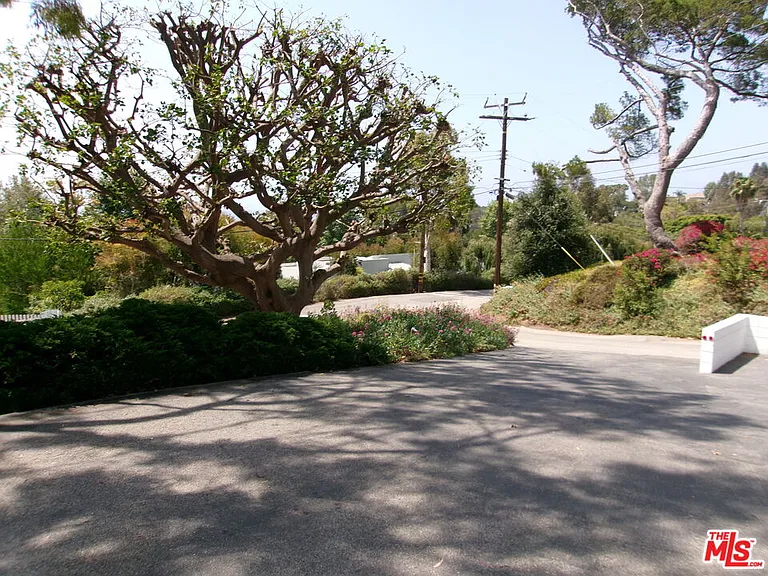6349 Sycamore Meadows Dr — Photo 2