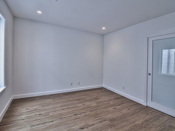 5th image of 915-917 Irving St #2