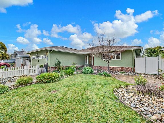 4th image of 2531 Hastings Way