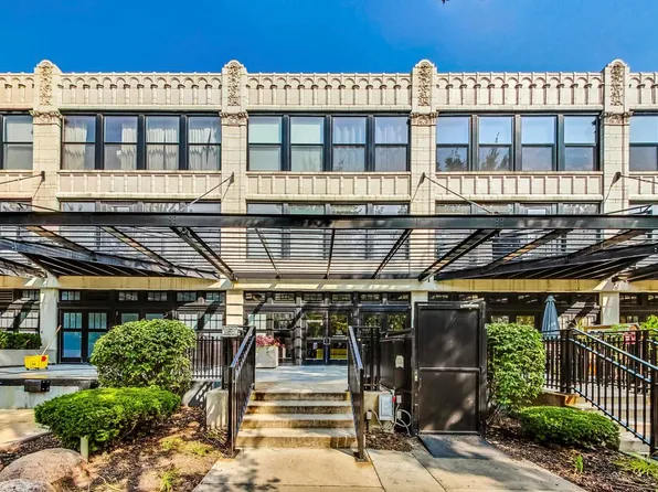 1000 W 15th St Unit 410, Chicago, IL 60608