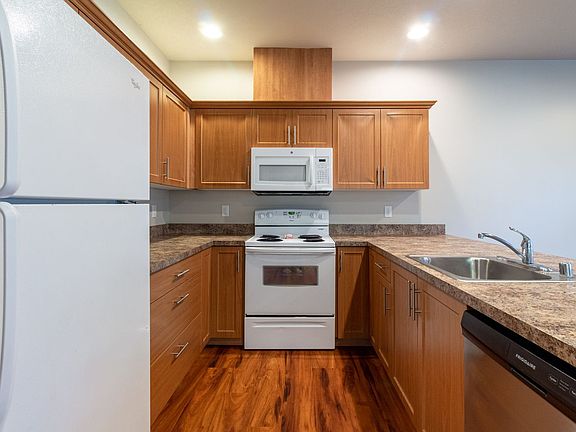 3rd image of 3604 NE 81st Cir