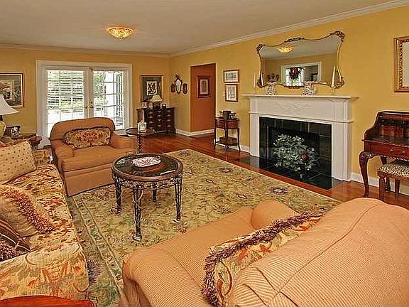 3rd image of 2714 W Terrace Dr