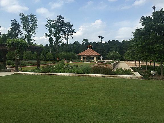 3rd image of 35 S Glenwild Cir