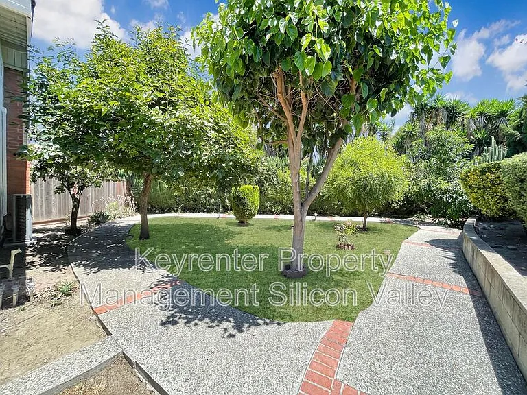 1806 Blackmore Ct — Photo 35