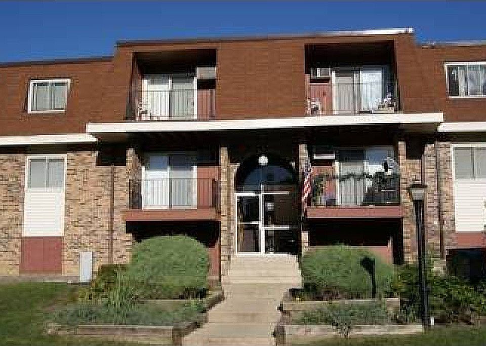 1st image of 580 Hill Dr #3-303