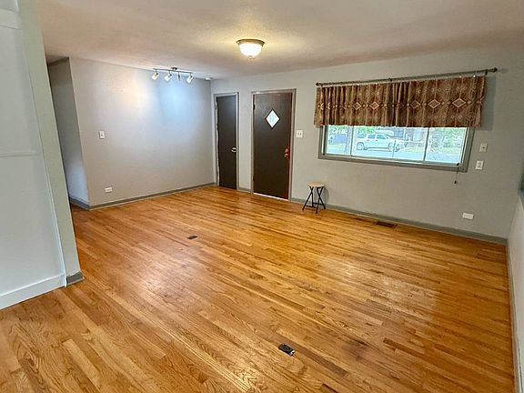 4th image of 204 Cenizo St