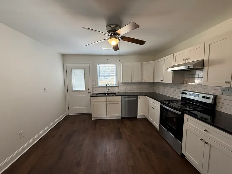 2308 Baxter Ln — Photo 8