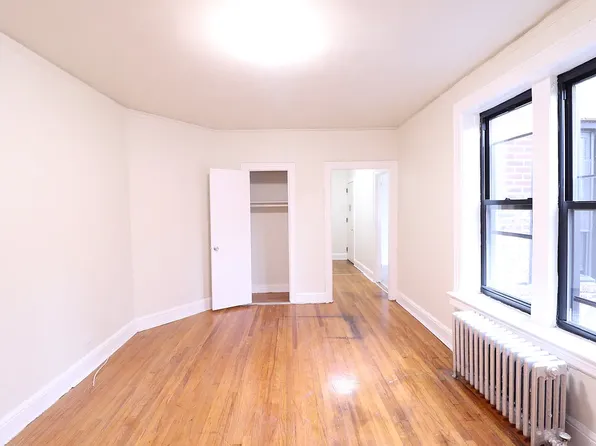 3733 College Point Blvd, Flushing, NY