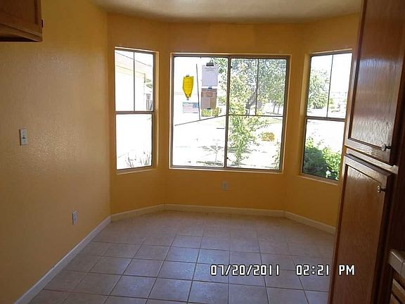 2nd image of 998 Anderson Cir