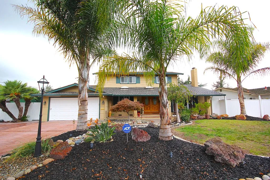 5685 Abington Dr photo 1