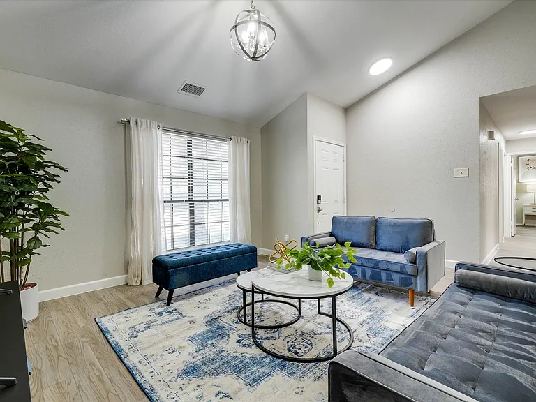 1725 Canterbury Ln — Photo 17