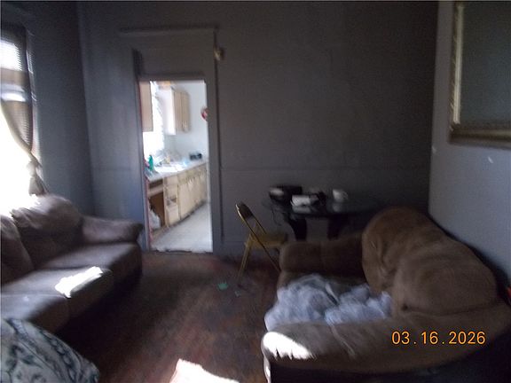 3rd image of 415 E Division St