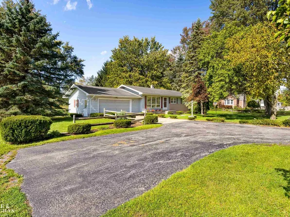 1383 Wadhams Rd, Smiths Creek, MI 48074