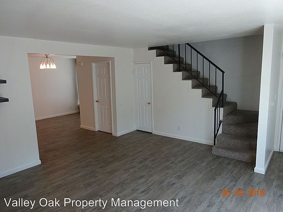 4th image of 2602 Parkway