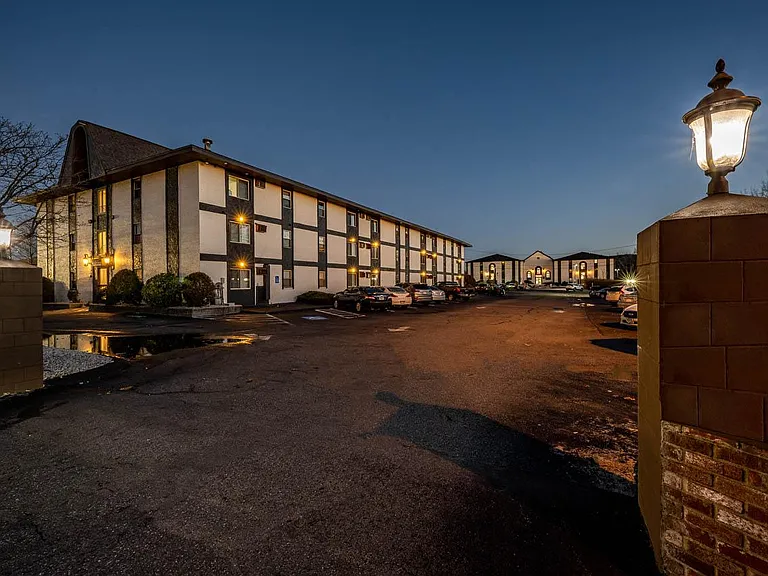Kent Apartments — Photo 11