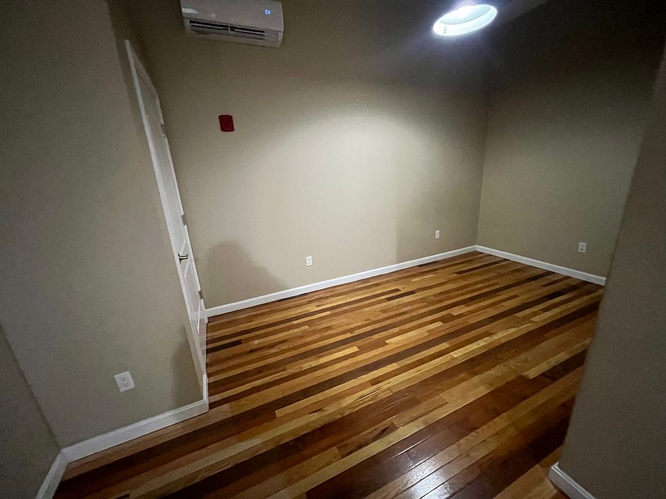 2nd image of 122 N Main St #1B