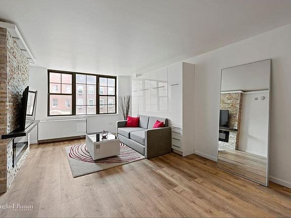 2nd image of 222 W 14th St APT 4A