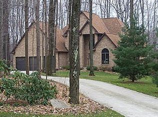 421 Pinehurst Dr, Ontario, OH 44903