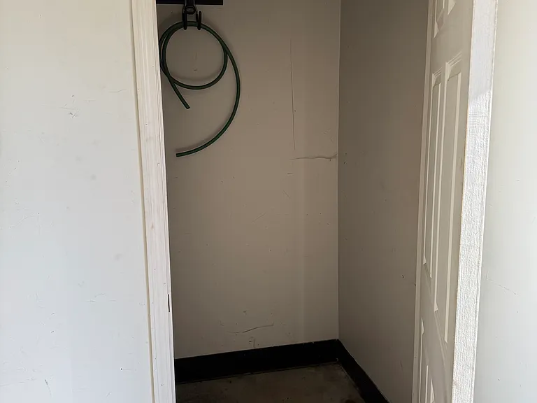 575 Monticello Ave #A — Photo 32