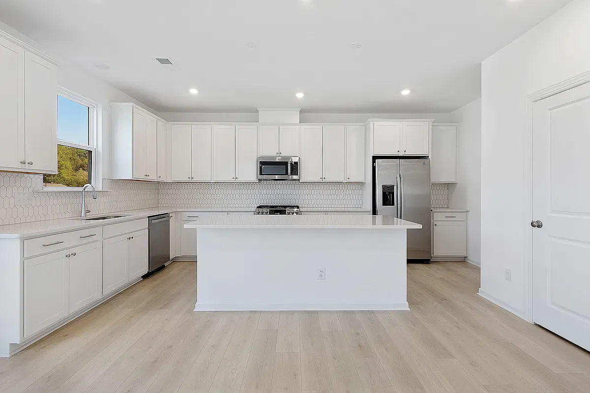 5 bed, 3222 sqft, $2,700 — Photo 4