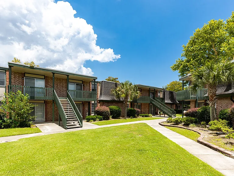 Heritage Square Apartments — Photo 10