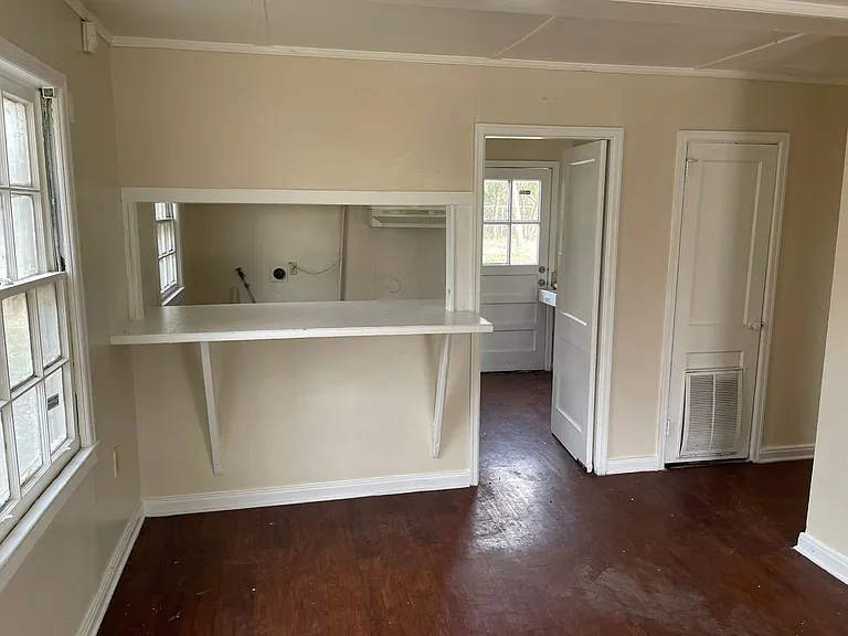 4119 Belmont St — Photo 2