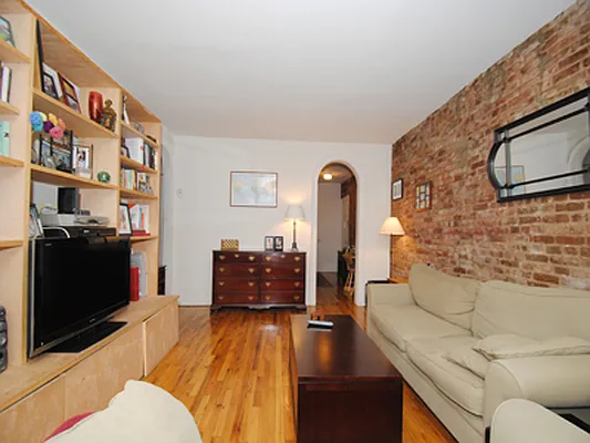 Rented by Buchbinder & Warren | media 16
